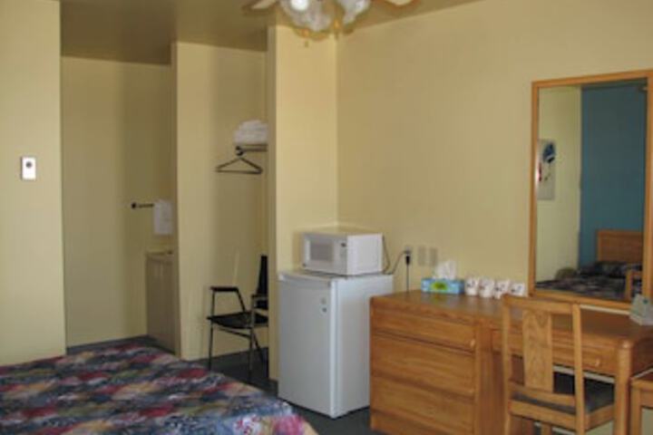 Room 16 of 36