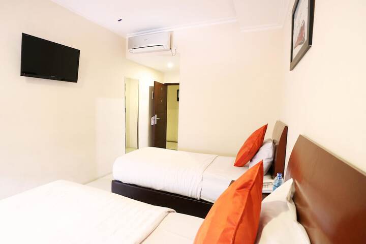 Room 12 of 27