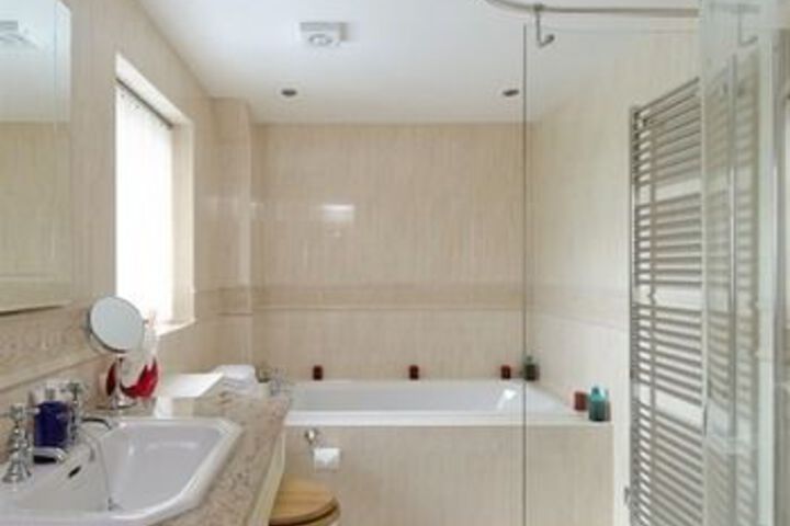 Room 4 of 22
