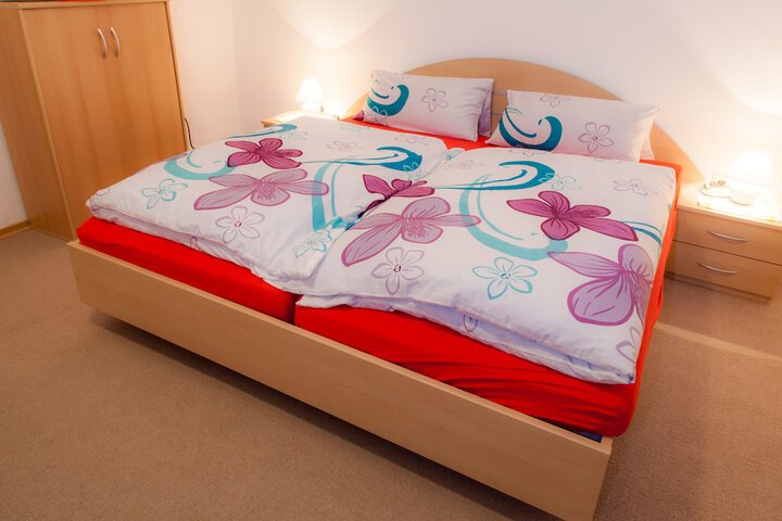 Room 4 of 68