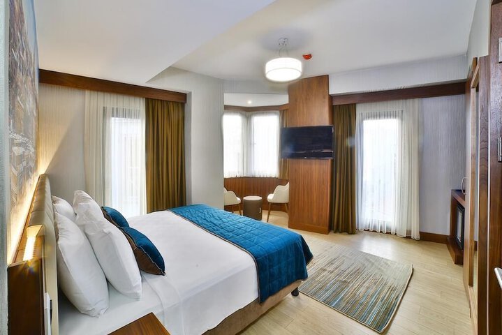 Room 6 of 36