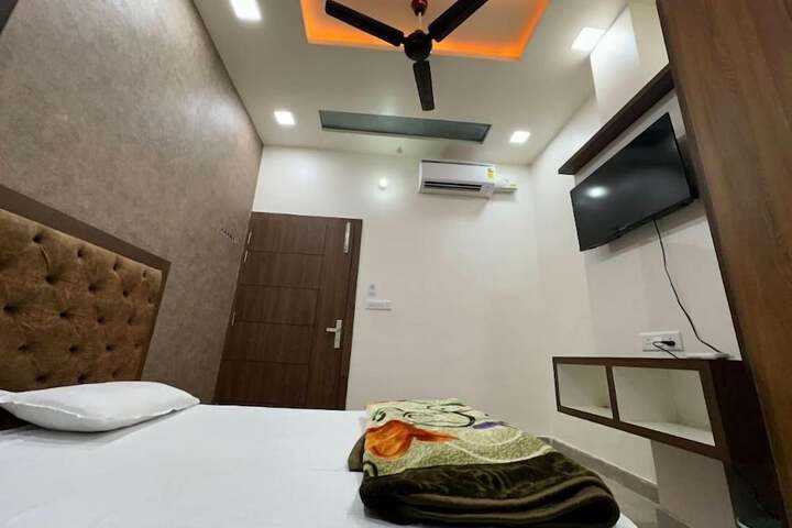 Room 6 of 36