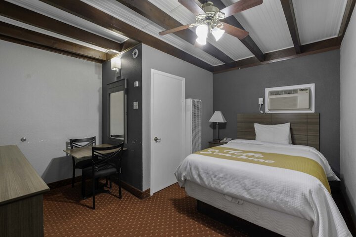 Room 27 of 129