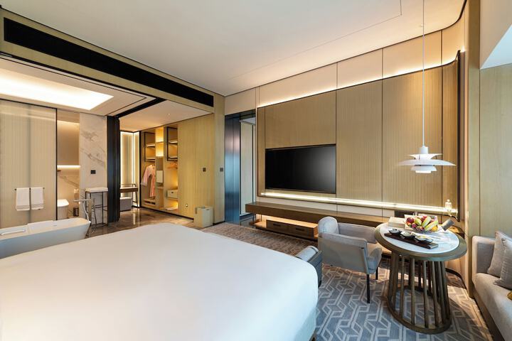 Room 19 of 90