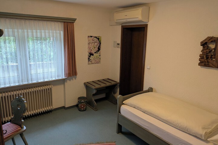 Room 11 of 30