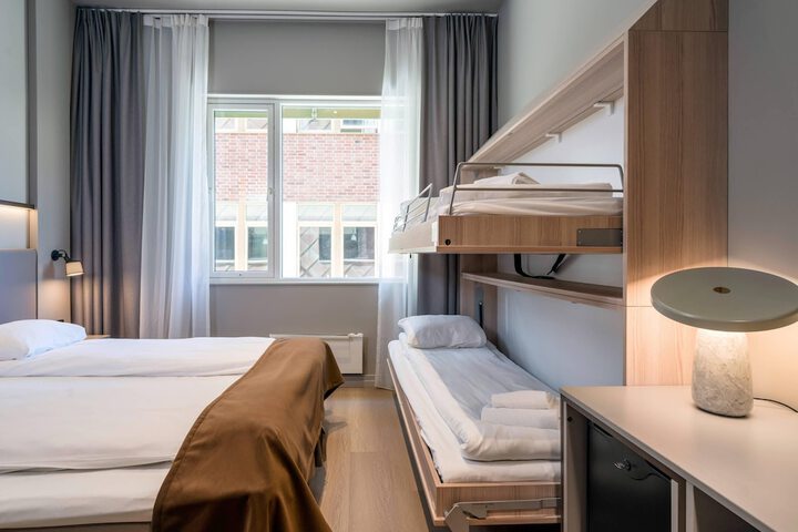Room 26 of 93