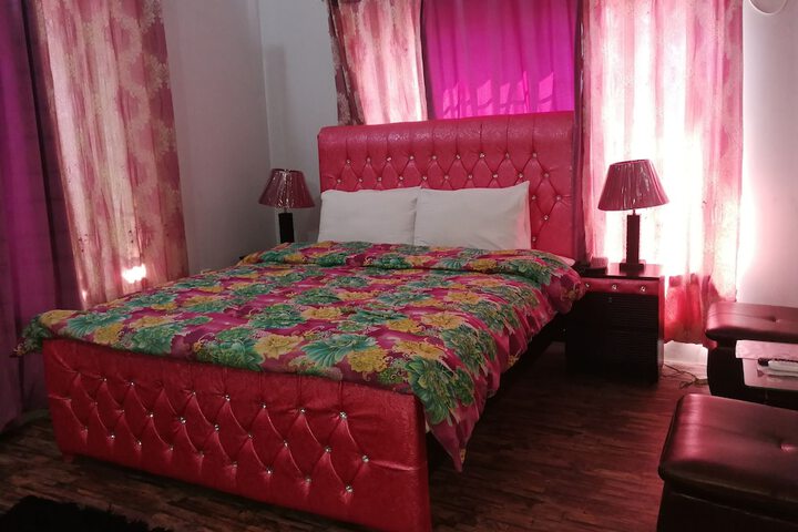 Room 2 of 7