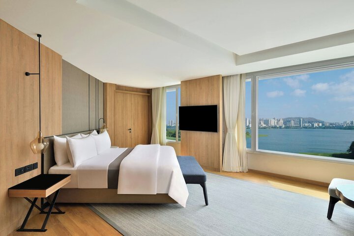 Room 25 of 123