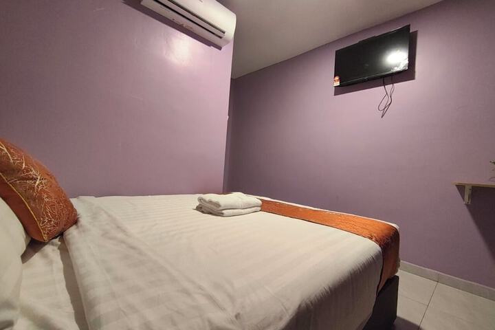 Room 33 of 60