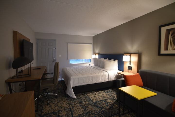 1 King Bed (9 of 20)