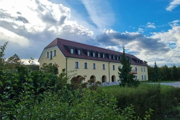 Hotel 75 of 90