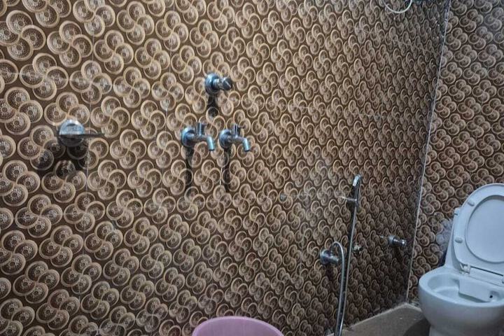 Room 11 of 13