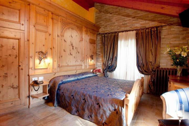 Room 15 of 77
