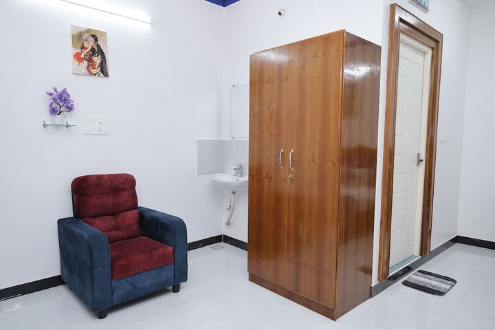 Room 8 of 34