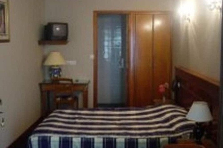 Room 5 of 38
