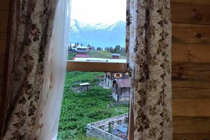 Room 6 of 13