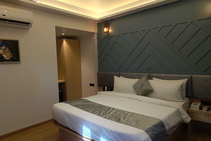 Room 25 of 62