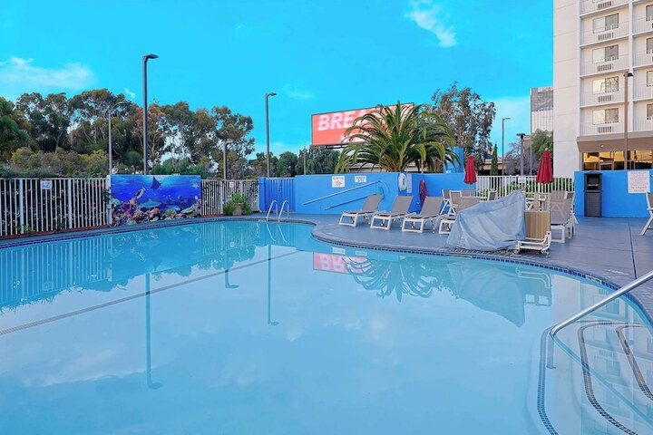 Pool 25 of 36