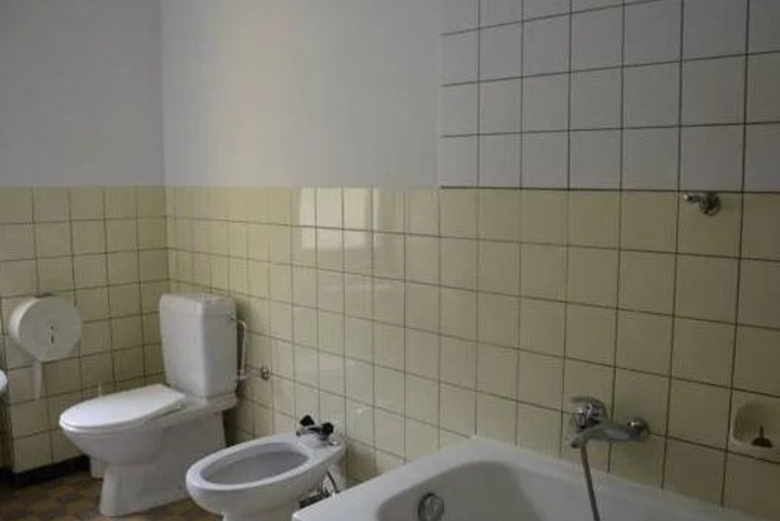 Room 8 of 19