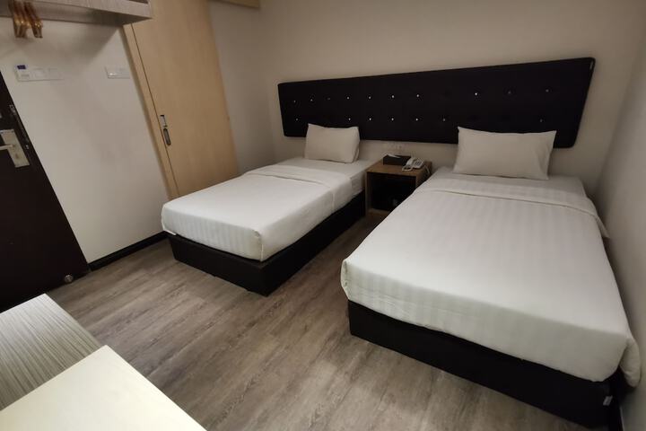 Room 10 of 31