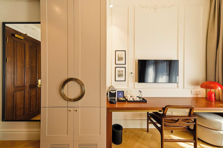 Room 17 of 117