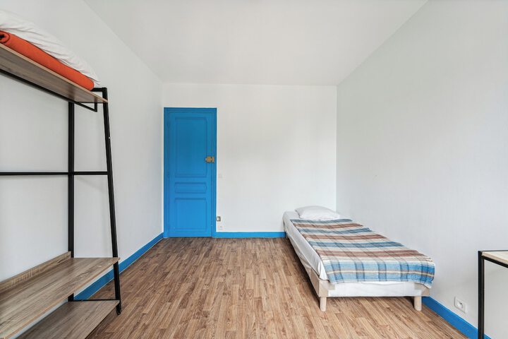 Room 9 of 15