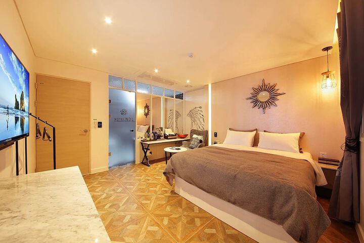 Room 7 of 44
