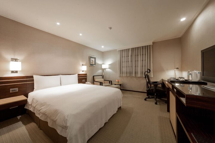 Room 6 of 72