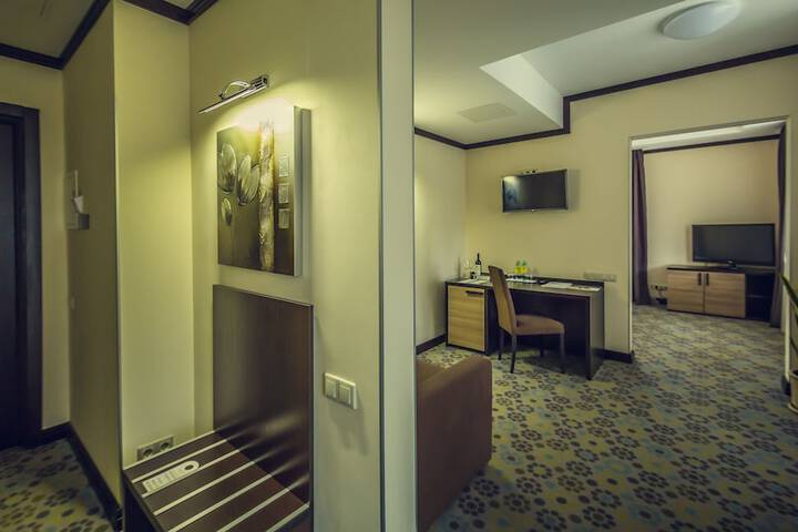 Room 27 of 113