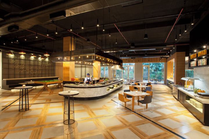 Ballroom/Hall 116 of 135
