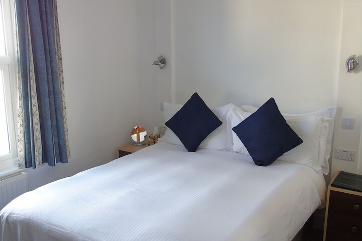 Room 27 of 59
