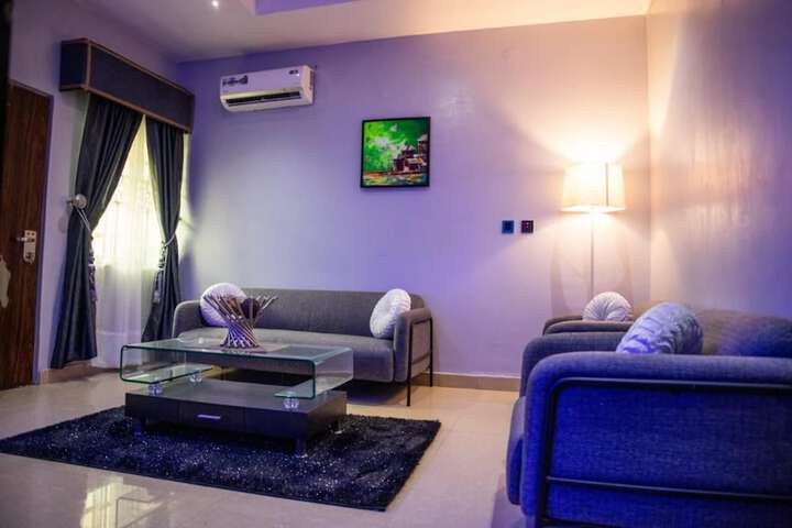 Room 10 of 32