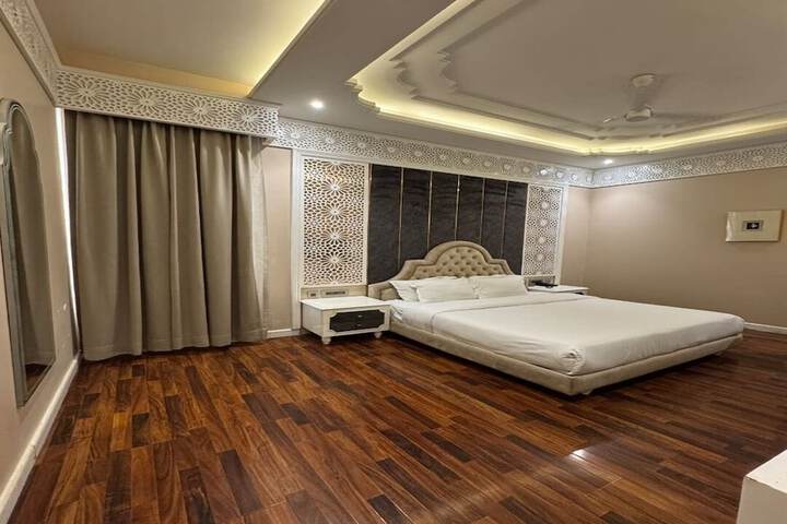 Room 25 of 37