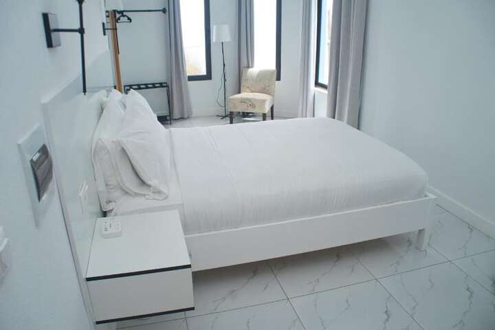 Room 4 of 48