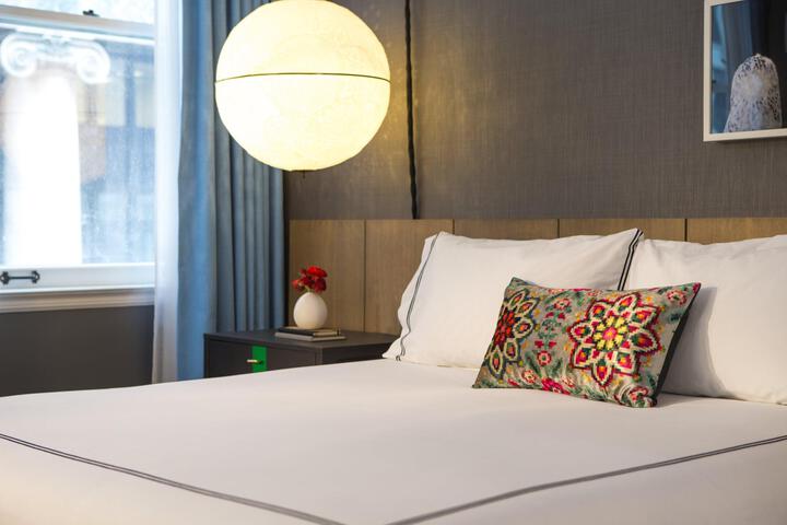 Premium King Bed (10 of 20)