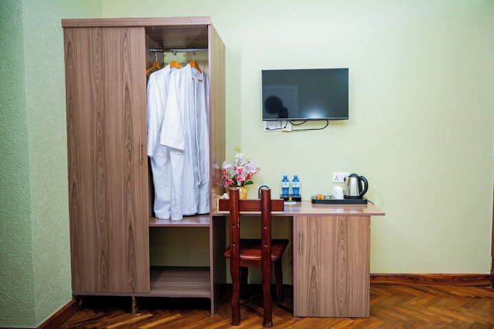 Room 32 of 121