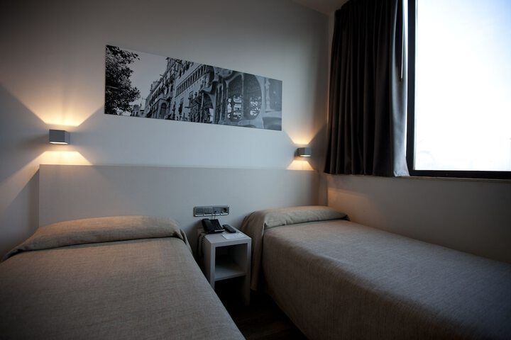 Room 9 of 31
