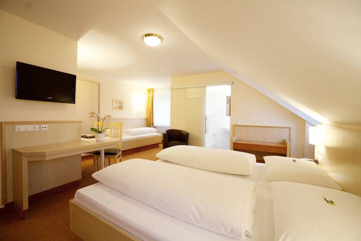 Room 11 of 39