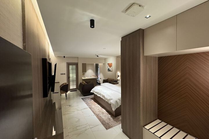 Room 9 of 61
