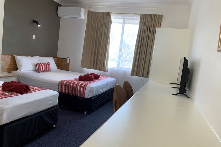 Room 8 of 28