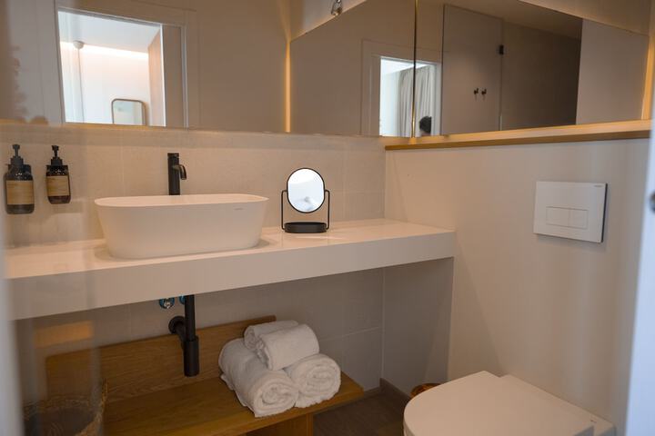 Room 44 of 60