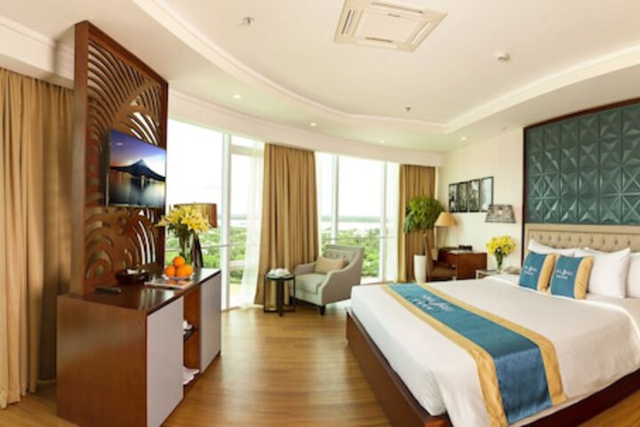 Room 13 of 90