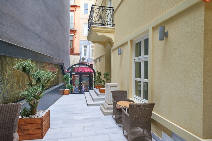 Hotel Exterior 71 of 79