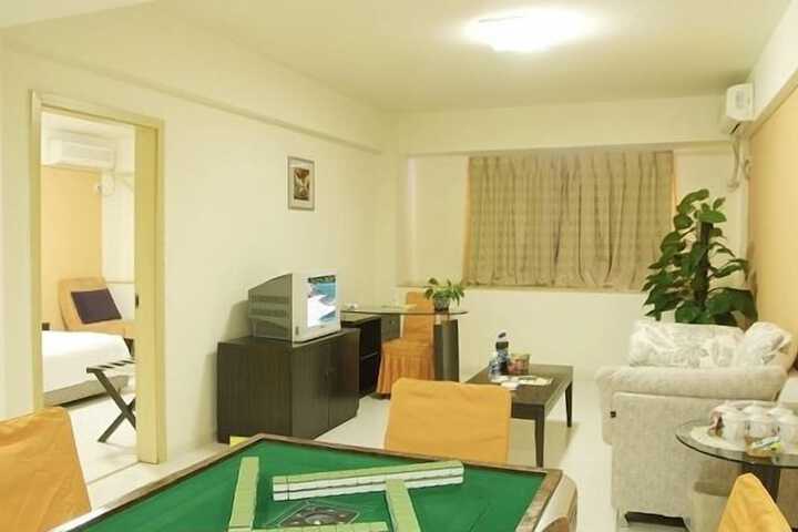 Room 8 of 10