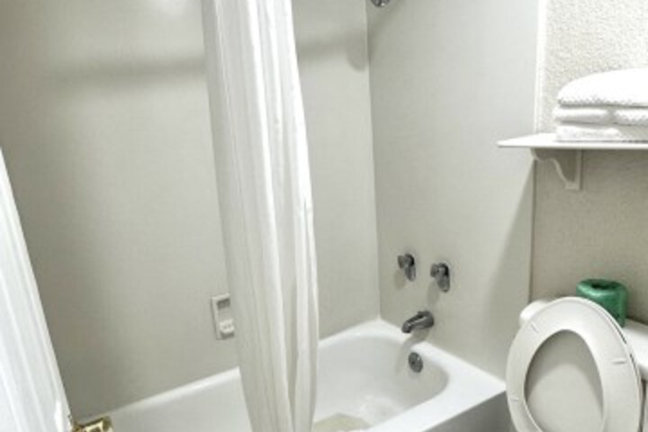Room 13 of 19