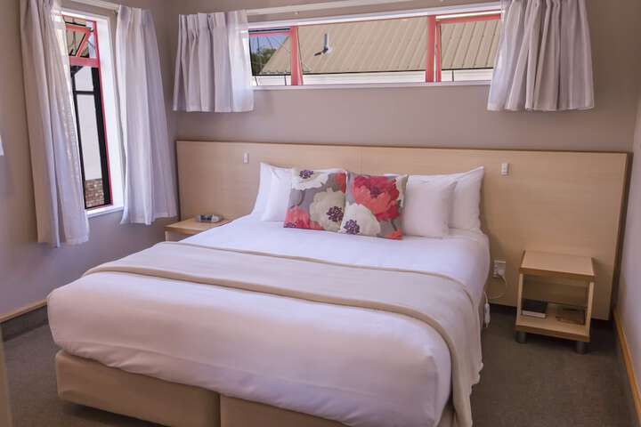 Room 9 of 38