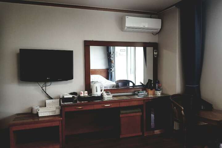 Room 10 of 68