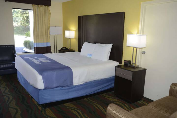 1 King Bed (3 of 13)
