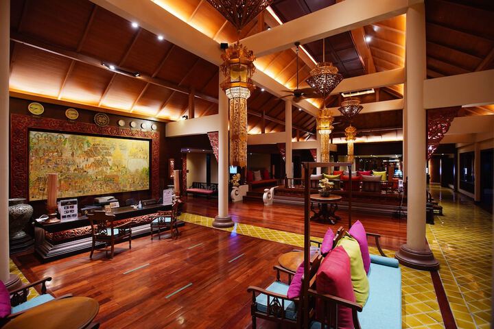 Hotel Lobby