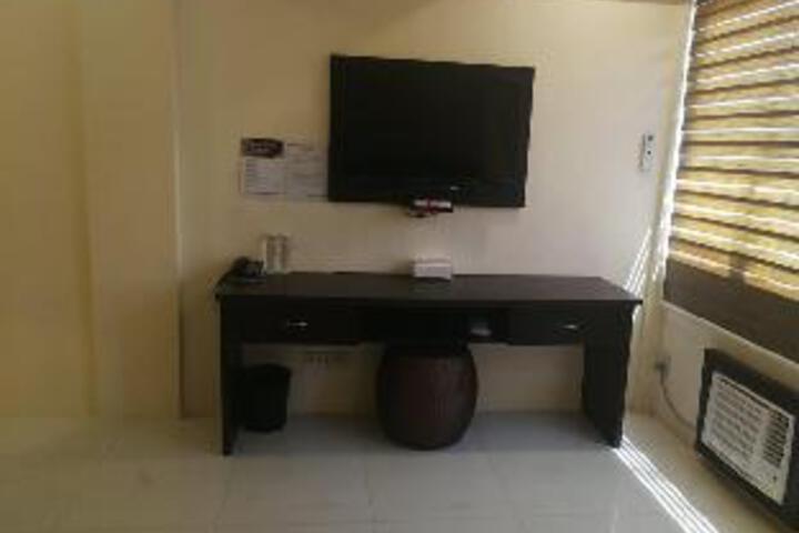 Lounge 3 of 5